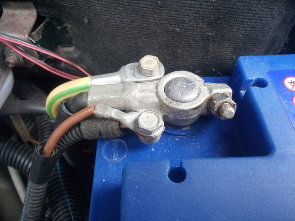 Клемма минус с нормальной массой. — Chevrolet Niva (1G)