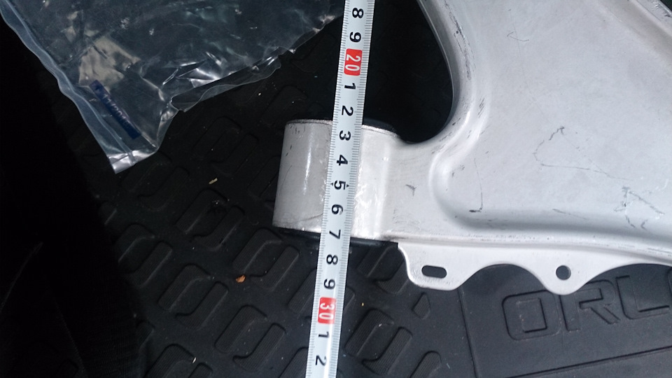 с другой стороны — Chevrolet Orlando  (1G)