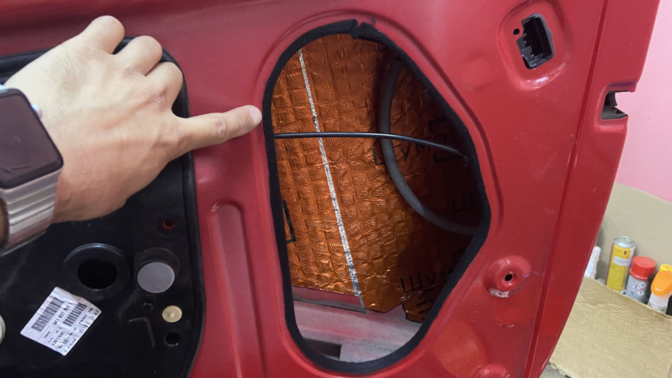 Самое главное, за свой опыт я понял что нужно проклеивать хромку лючка между железкой и пластиковым лючком, можно простую тряпичную изоленту проклеить от неё тоже будет толк — Volkswagen Golf GTI Mk6