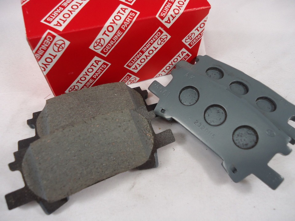 Toyota 04466-48060 = тут Akebono (AK) — Lexus RX (2G). Запчасти на фото: 0446648060