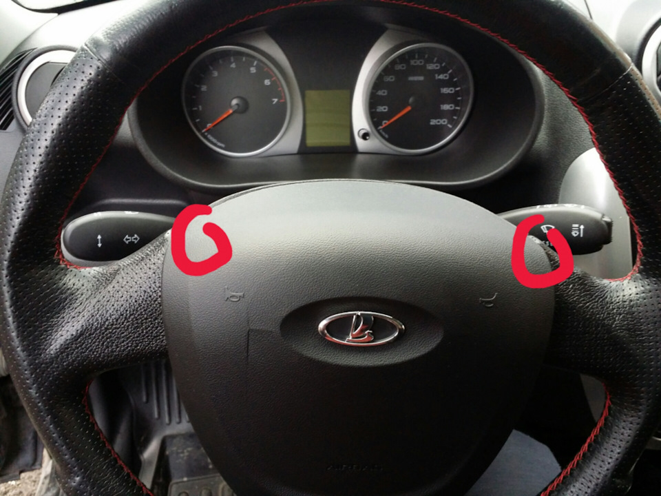 аккуратно тянем за эти места, отщелкнулось — Lada Granta Sport