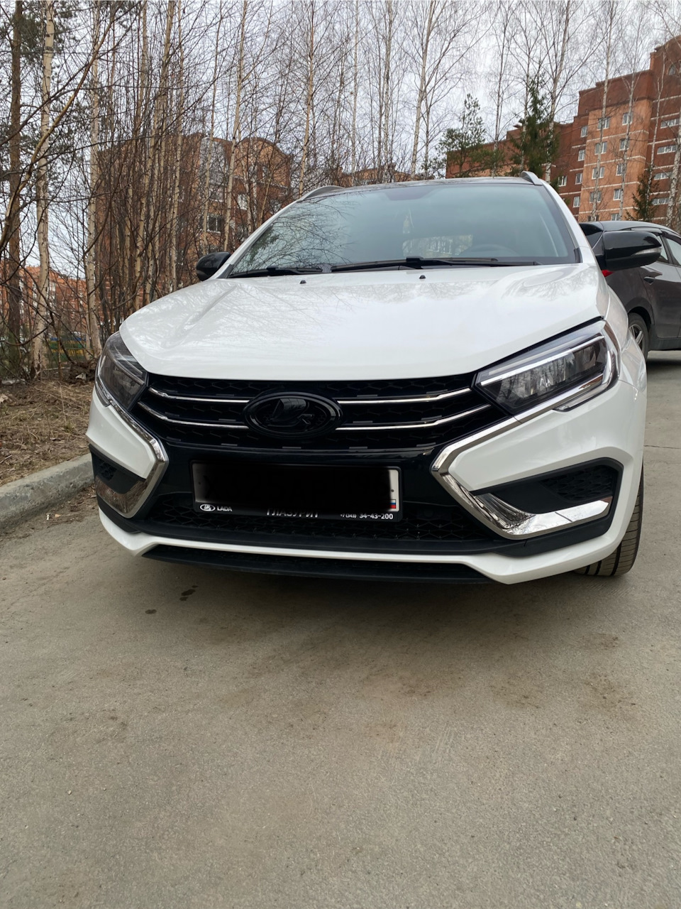 Черная ладья на машине — Lada Vesta SW (NG)