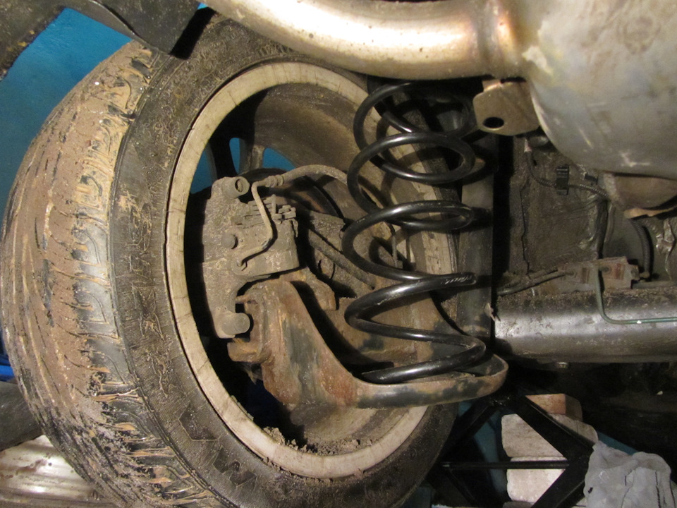 Новая пружина на месте — Renault Laguna II