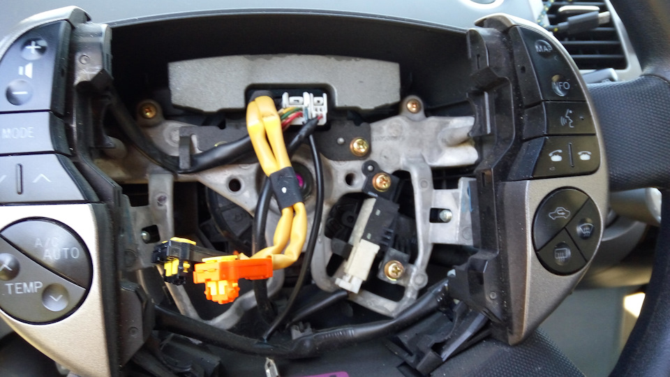 С руля вынута подушка — Toyota Prius (20)