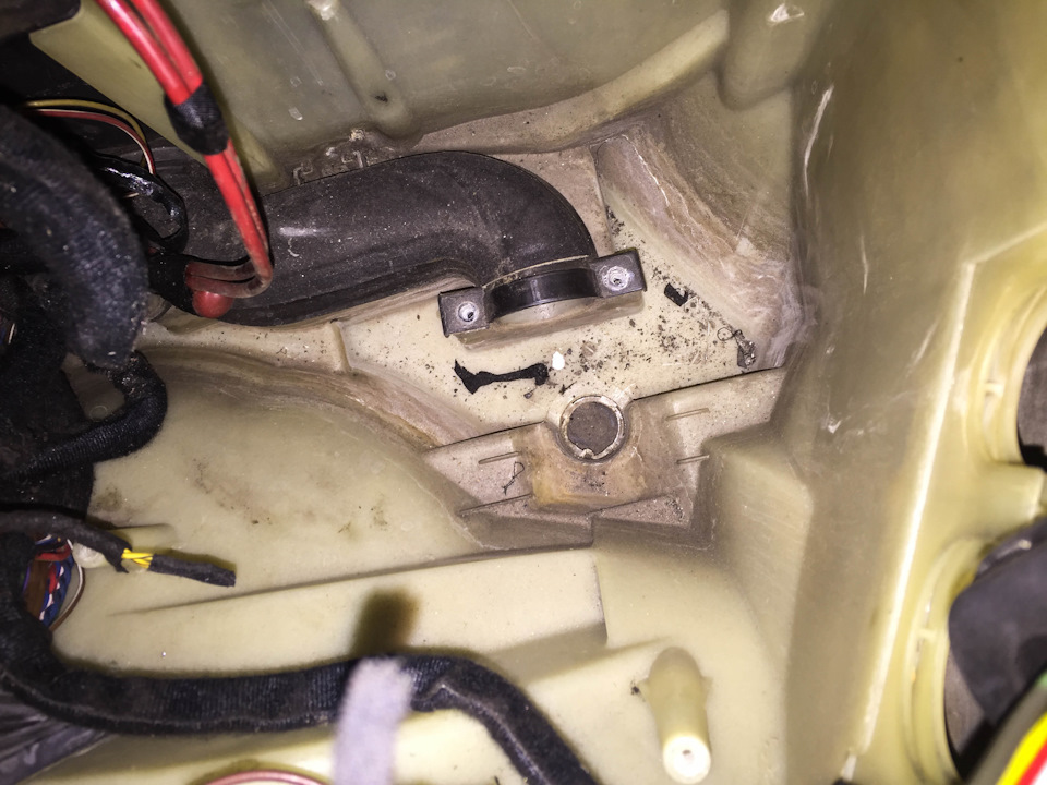 вот так после снятия сливной резинки — BMW 6 series (E63)