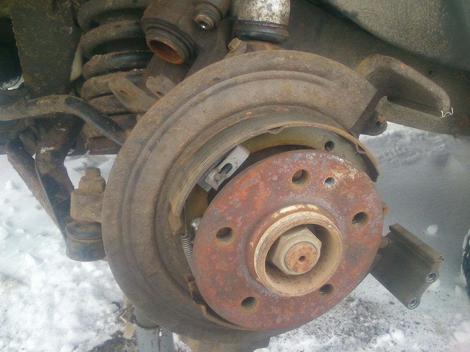 Тормозные колодки ручника. — Mercedes-Benz M-Class (W163)