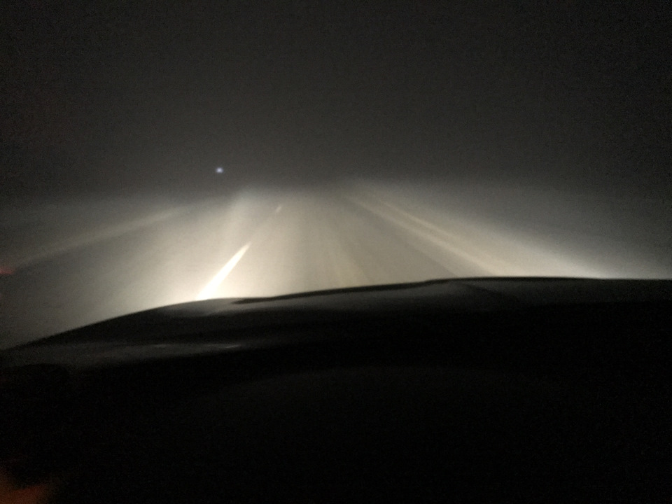 левый пучок света слева — Skoda Superb Mk3