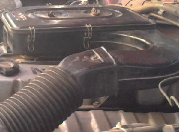 Фотка не с моей машины, но не ссуть, видно, что круглая труба переходит в квадратную. Зачем? — Nissan Patrol GR II (Y61)