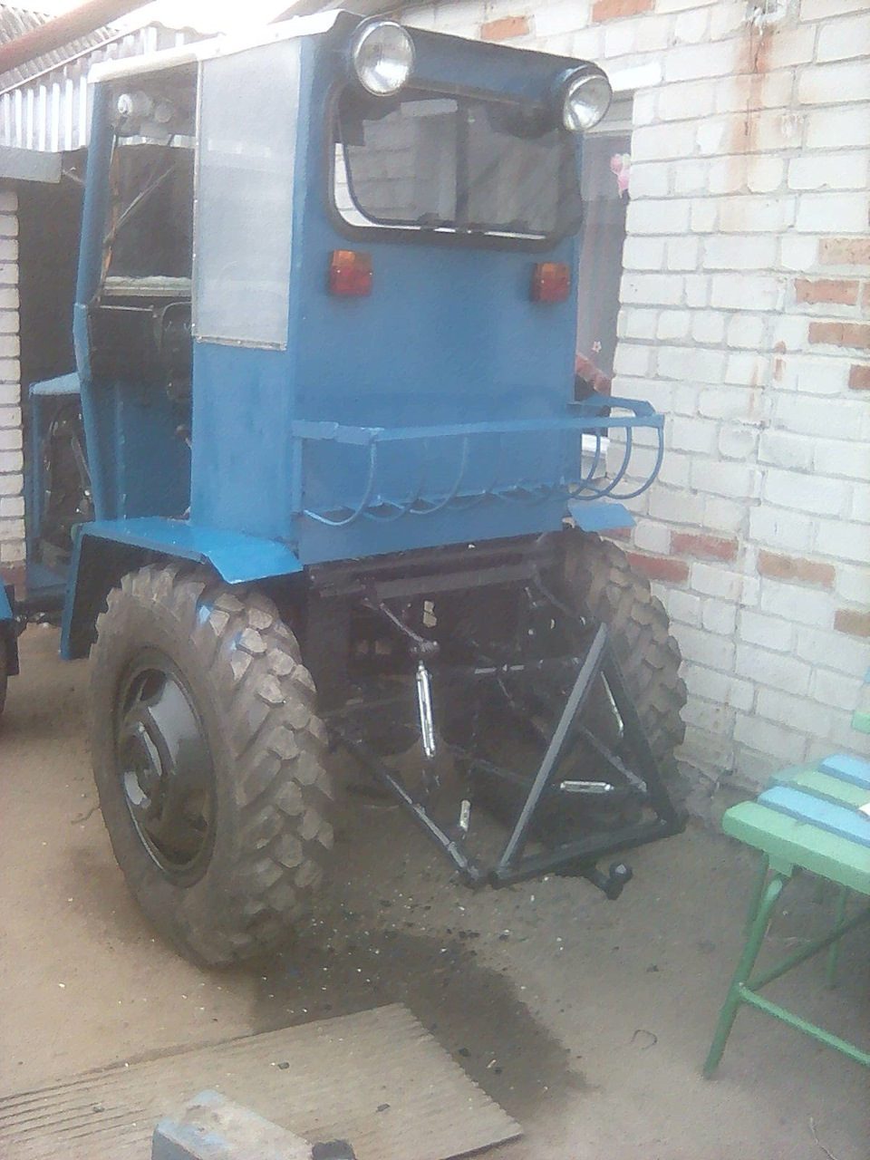 Делаем приспособление для работы с навесным оборудование.В качестве балкона гбо будет обычный бытовой балон газа.Так проще будет заправлять, ведь заправок пропаном в деревне нет. — Chevrolet Niva (1G)