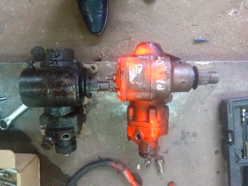 справа ZF у него чуть ниже сошка получается, прям под лифт)) — УАЗ 315195 Hunter