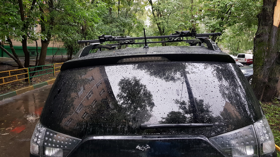 А снаружи так вообще и не видать никого и ничего — Mitsubishi Outlander XL