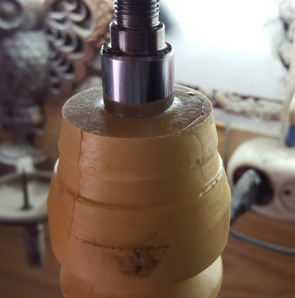 Отбойник Kayaba на на стойке Kayaba. — Chevrolet Lacetti SW