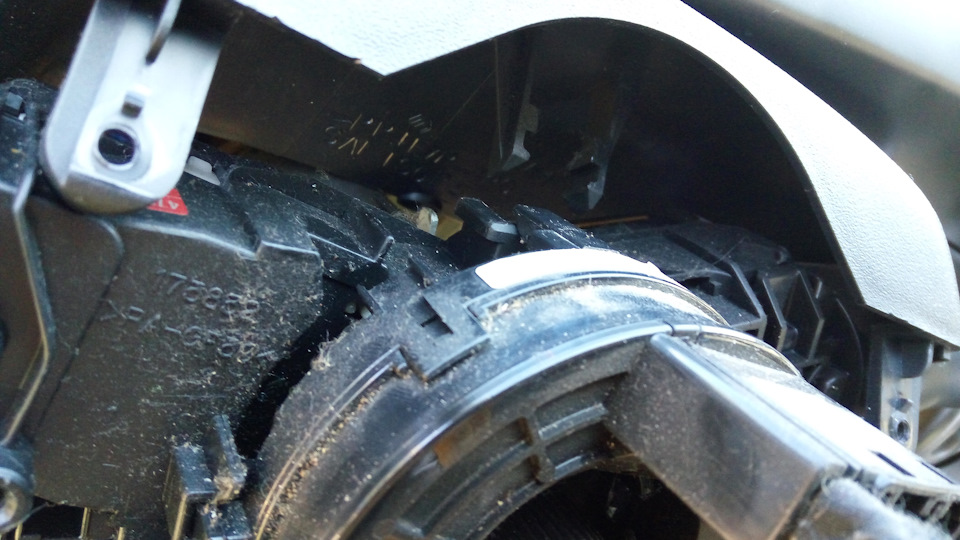 вторая защелка — Toyota Prius (20)