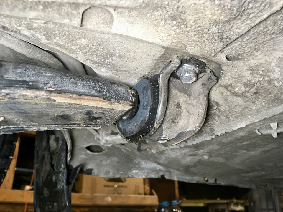 Задние сайлентблоки совсем немного смазал силиконовой смазкой, для облегчения монтажа на рычаг. Момент затяжки болтов 70 Н/м. в положении авто на колёсах! — Daewoo Nexia (N150)