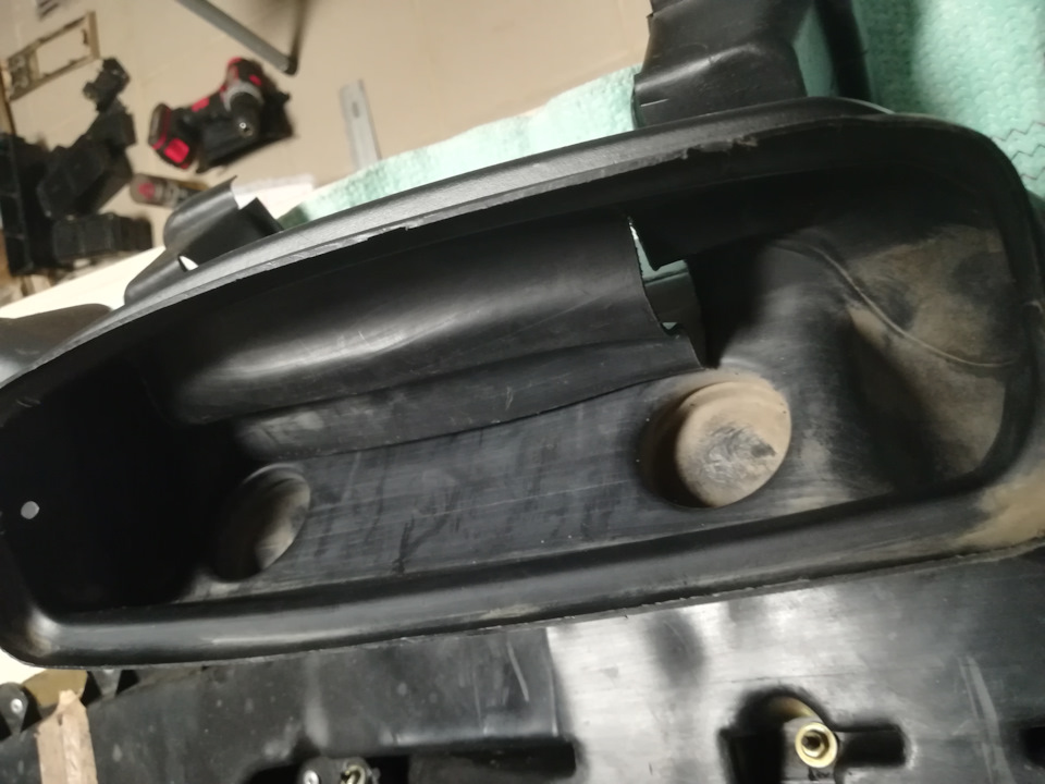 с внутренней стороны — Audi 100 Avant (C3)