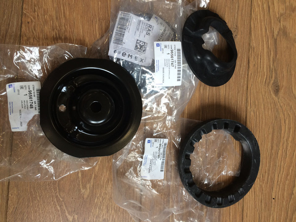 Фото в бортжурнале Chevrolet Lacetti 5D. Запчасти на фото: 96561765, 96561748