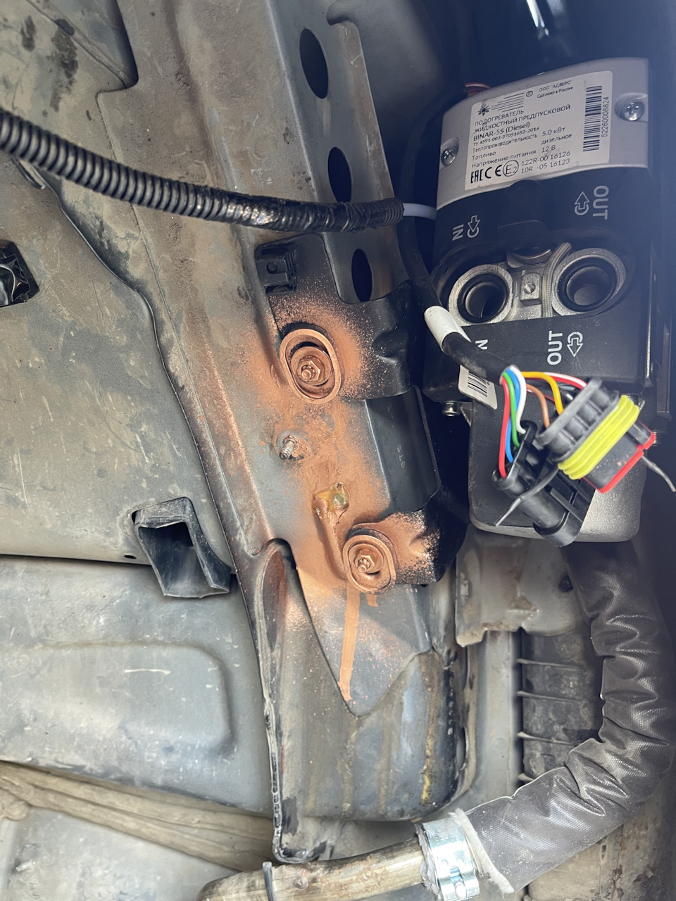 Установил бинар на штатный кронштейн мерса — Mercedes-Benz GL-Class (X164). Запчасти на фото: 0016126