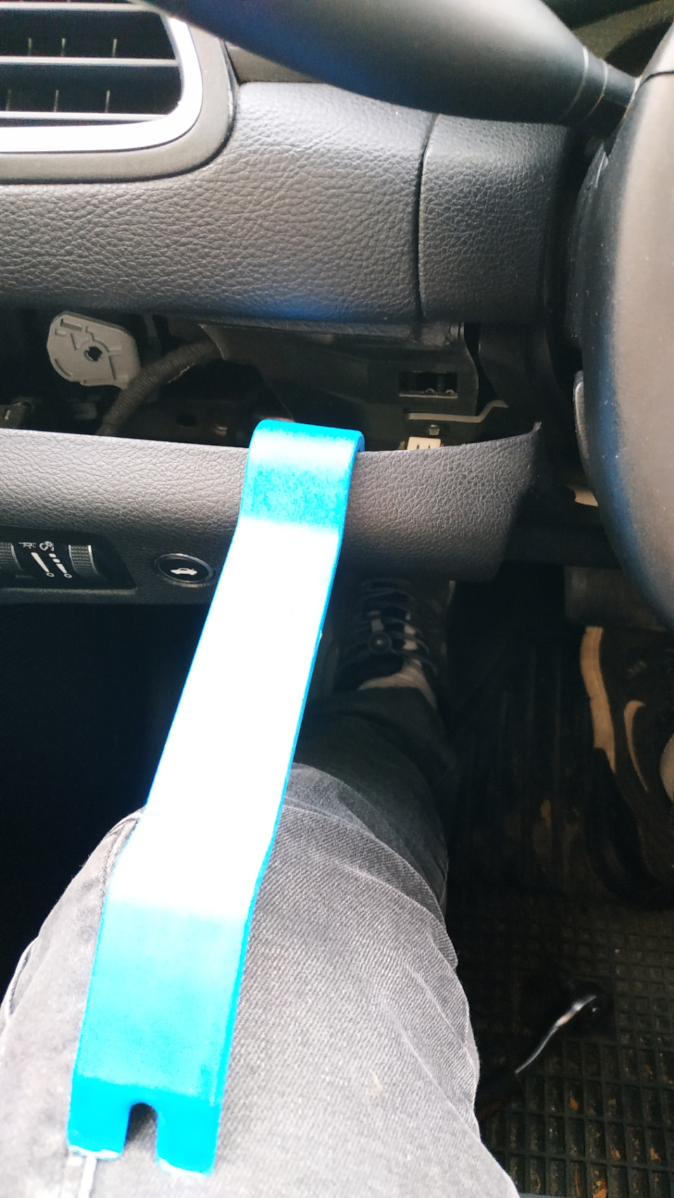 Затем эту панельку… — Chrysler 200 (2G)