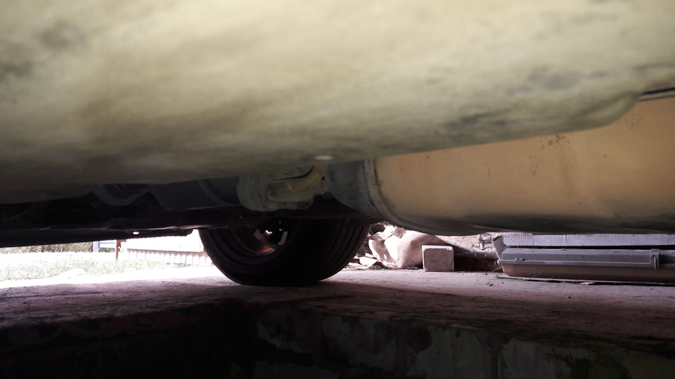 Дорожный просвет после замены стокового пламегасителя на универсальный катализатор — KIA Soul (2G)