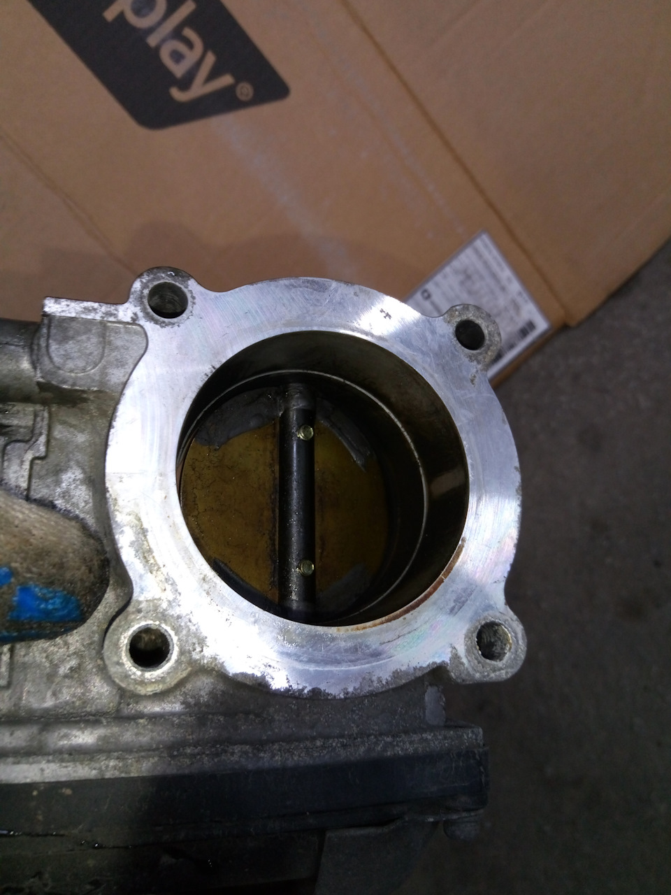 Внутри до чистки. Немного копоти, но не загажено — Mitsubishi Outlander XL