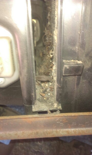 вот такая красота была где радиатор печки, хотя как сказал знакомый — Nissan Leopard (JY33)