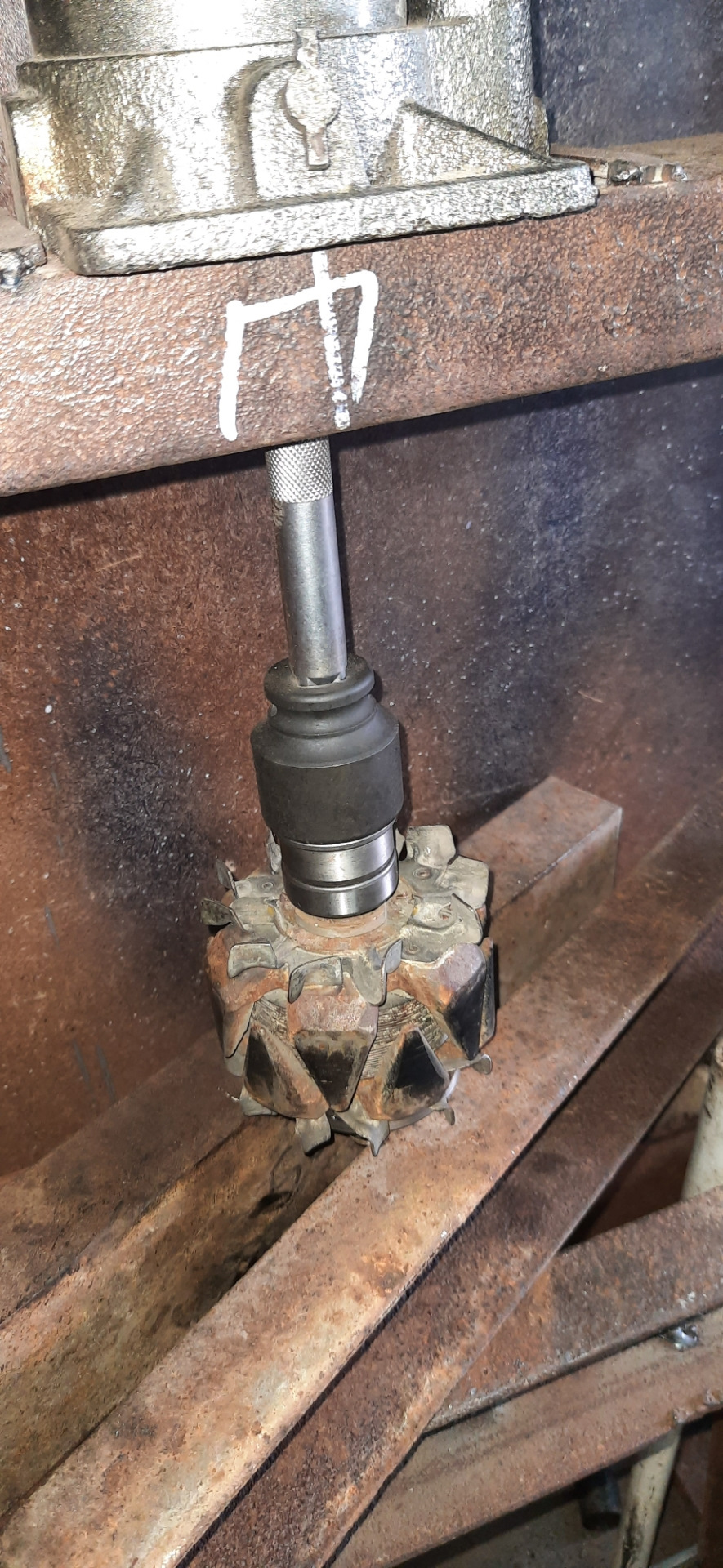 Пресуем, упор ставим на внешнюю обойму. — Hyundai Tucson (JM)