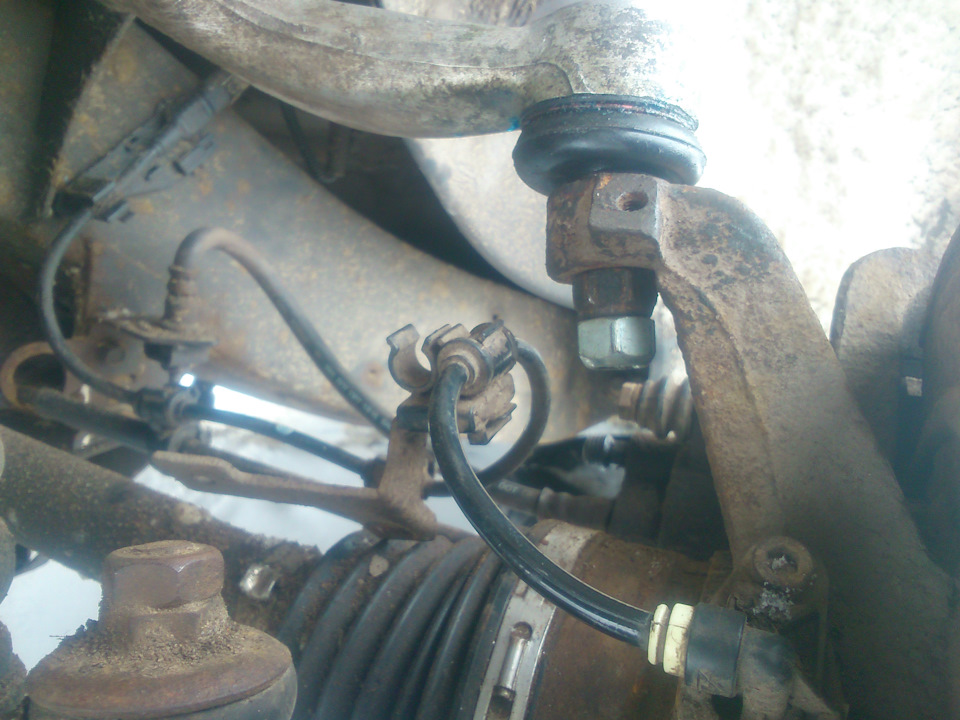 Новой гайки под рукой не оказалось, законтрил второй. — Mercedes-Benz M-Class (W163)