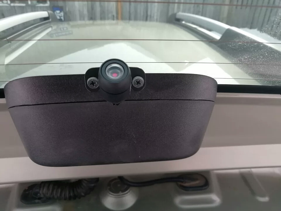 На стоп сигнале — Lada XRAY