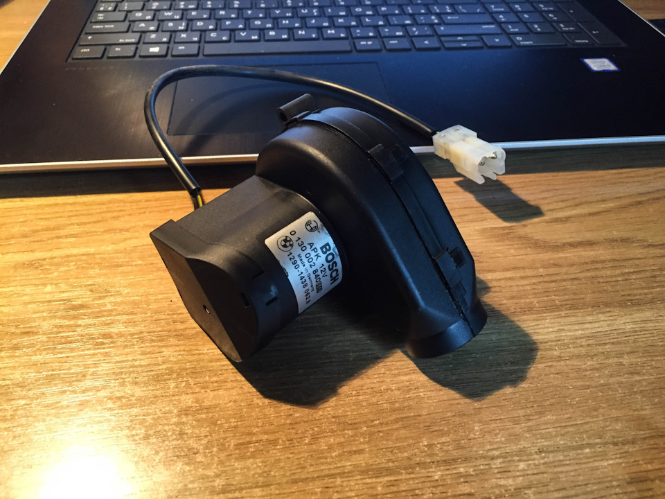 как новый, несмотря на то, что ему пошел уже 15тый год — BMW 6 series (E63). Запчасти на фото: 0130002