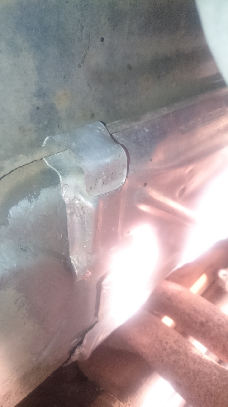 Загнул ухо вокруг пластикового фиксатора — Volkswagen Golf GTI Mk2