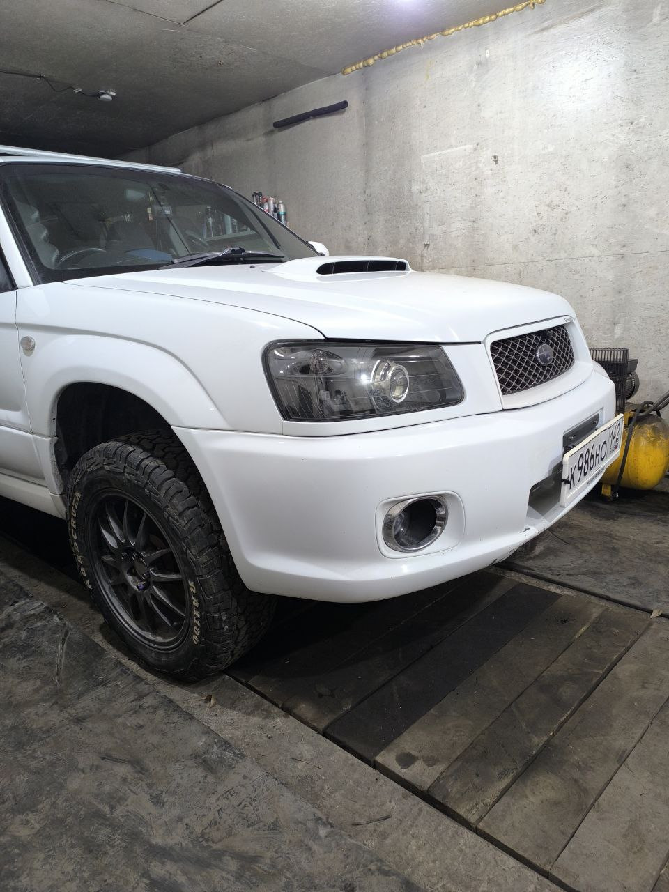 примерка колес 225/65/17 с проставками на колесах 25мм(великоваты) — Subaru Forester (SG). Запчасти на фото: Q4196