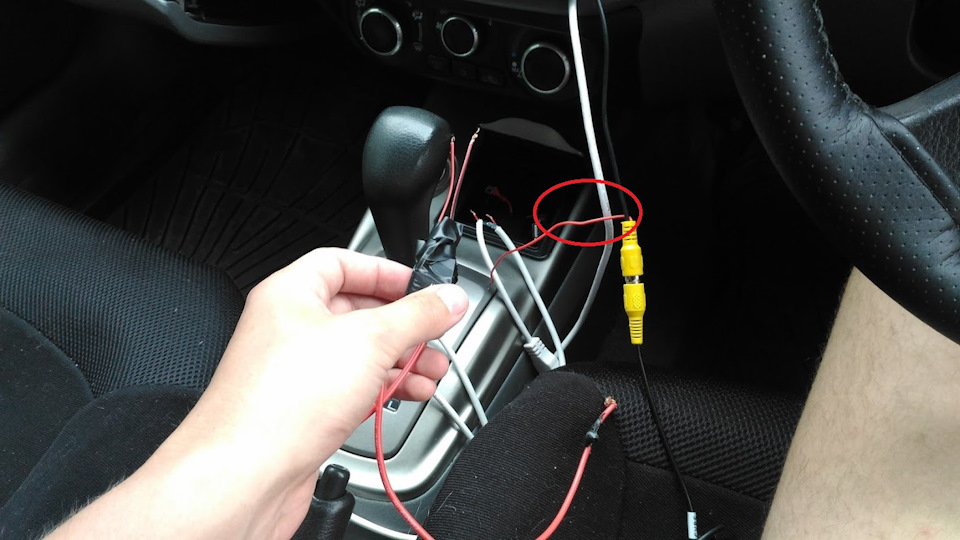 вот этот красный провод сигнальный — Mitsubishi Lancer IX