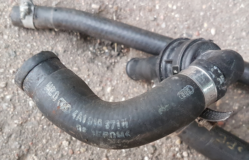Модифицированный напорный шланг от металлической трубы ГБЦ к обратному клапану 4A0 819 371 H — Audi A6 (C4)