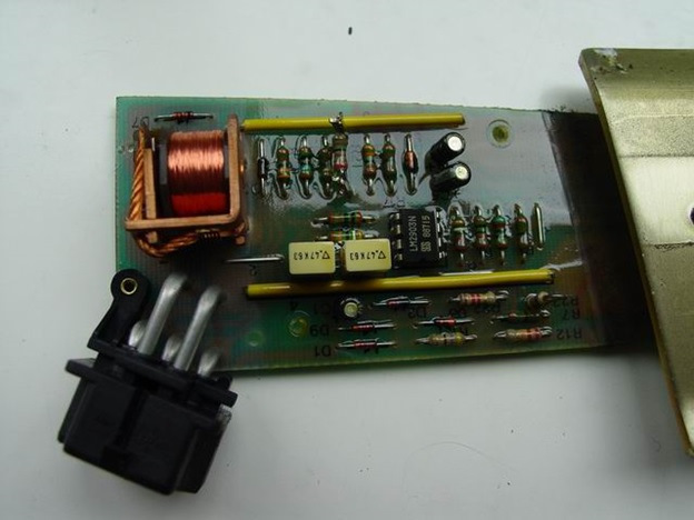 Рисунок 6.2. Плата «сабли» — BMW 7 series (E32)