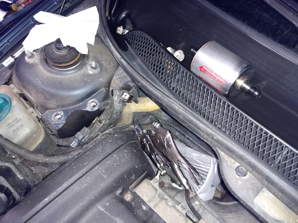 Пережимаем шланг и режем — Volvo XC70 II