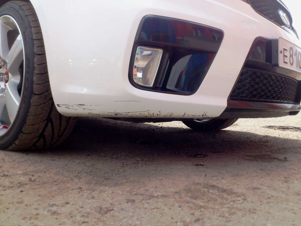 Ну и бамперу переднему немного досталось — KIA Cerato Koup (1G)