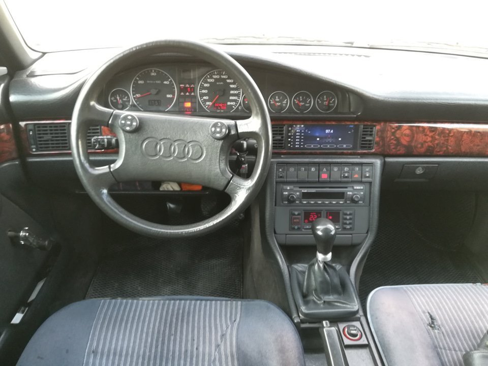 общий вид салона — Audi 100 Avant (C3)