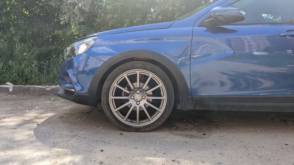 установлено, посадка впереди — Lada Vesta SW Cross (1G)