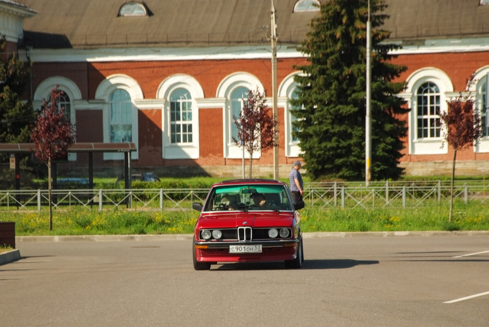 В городе с сыном нас сфоткали — BMW 5 series (E12)