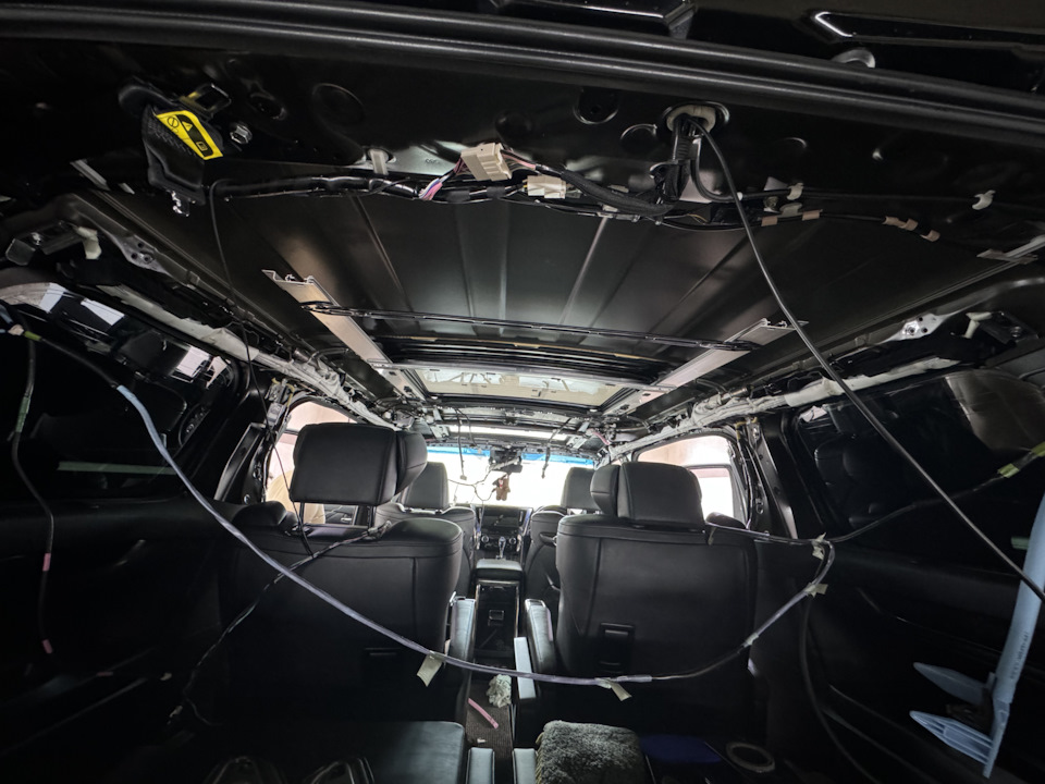 Велл оголтл себя, продемонстрировав джунгли из проводов ) — Toyota Vellfire (2G)