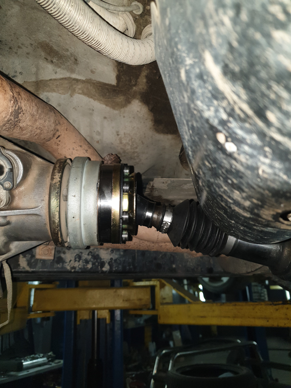 задний кардан от РК, угол тоже не маленький — Toyota Land Cruiser 80