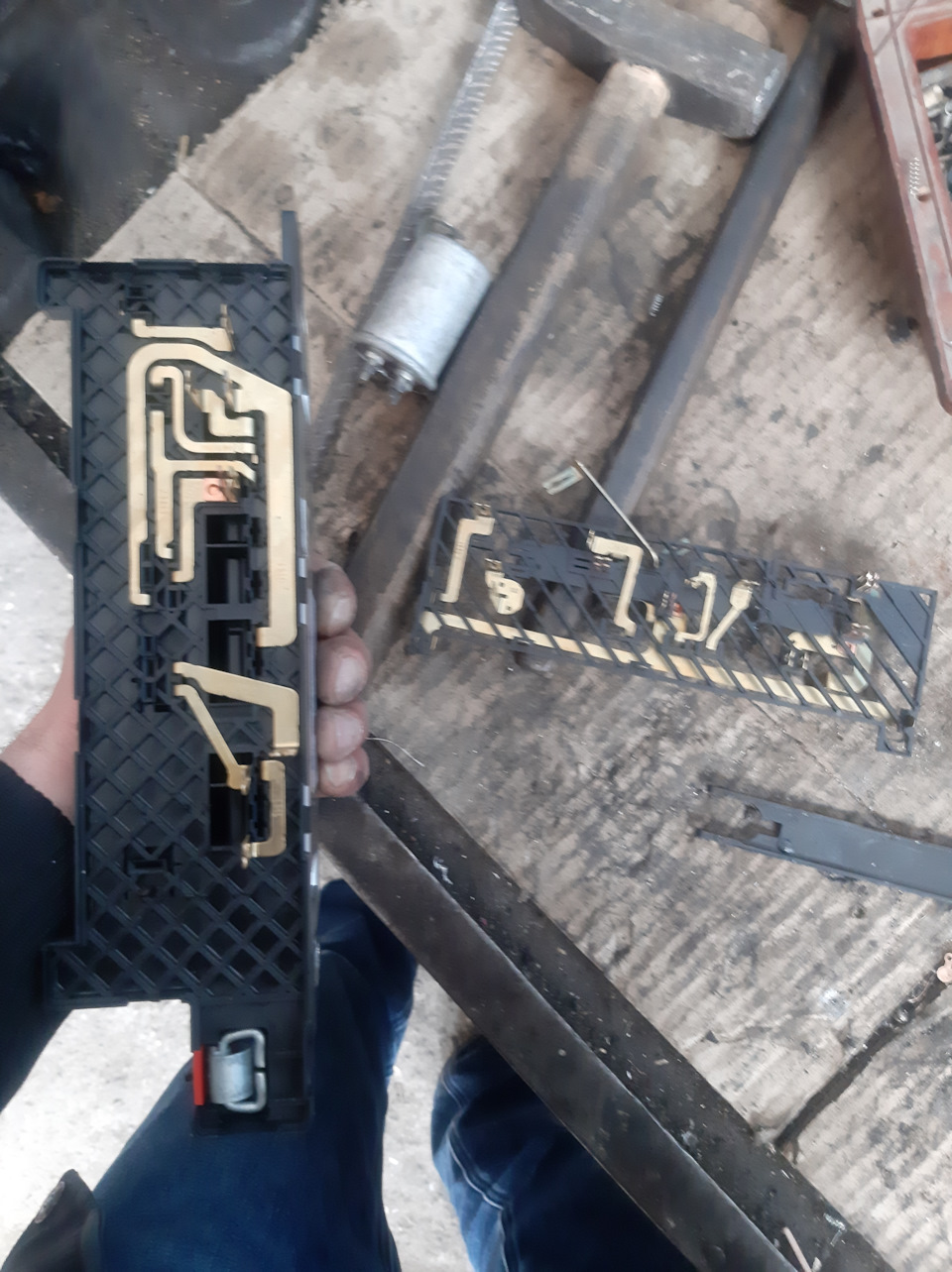 и третий уровень, все контакты вынимаем, при сборке они станут только на свои места так как все остальные! — Mercedes-Benz S-Class (W220)