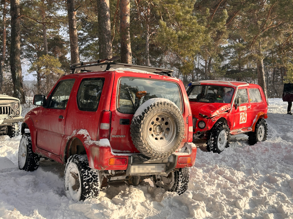 красные — Suzuki Jimny (1G)