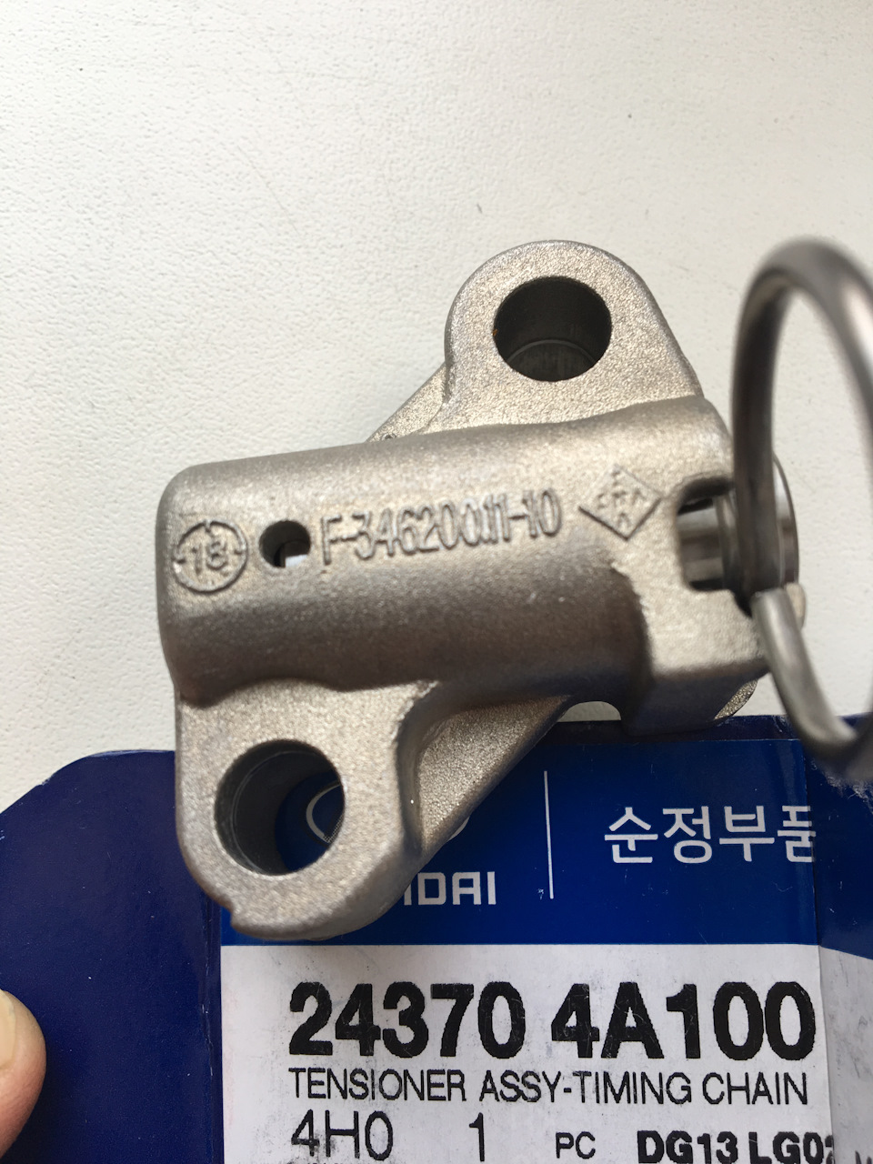 Фото в бортжурнале KIA Sorento (1G). Запчасти на фото: 243704A100