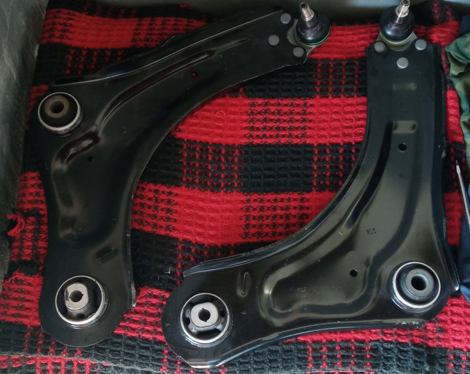 Новые рычаги. Фото раз. — Renault Megane III