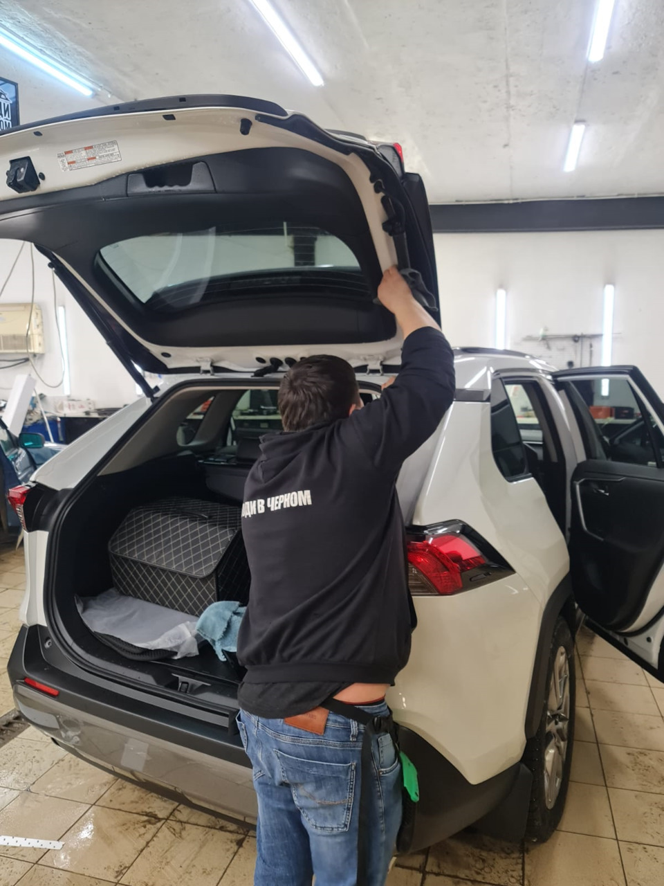 Фото в бортжурнале Toyota RAV4 (5G)