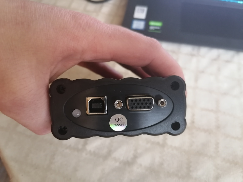 Разъёмы для подключения USB к ПК и для катушки (для кодирования ключей) — Skoda Superb Mk2