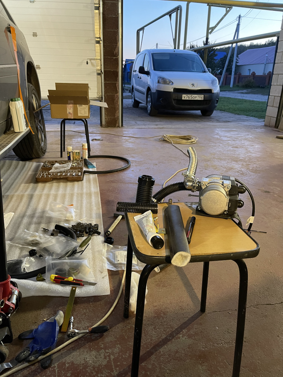 Процесс примерки и нарезки занимает много времени конечно особенно когда занимаешься установкой подогревателя впервые — Mercedes-Benz GL-Class (X164)