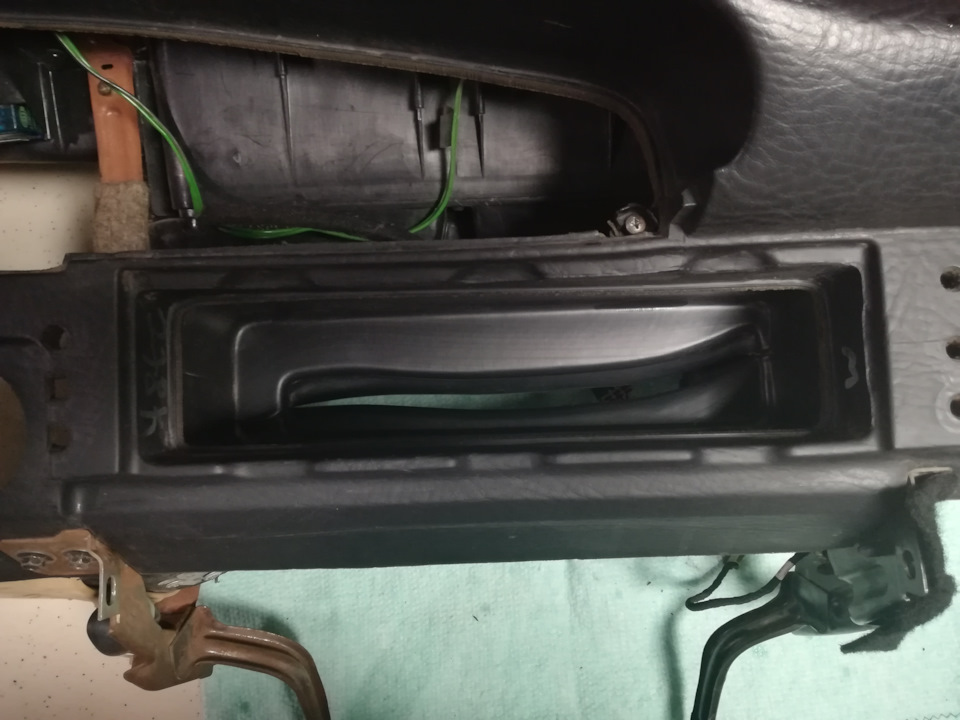 Вот так выглядит не тронутый воздуховод — Audi 100 Avant (C3)