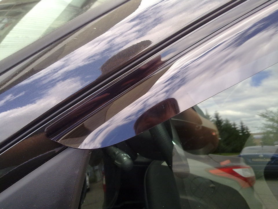 Мне нравится когда ветровики уходят вдоль стойки, а не загнуты возле зеркала. — Lada Vesta SW Cross (1G)